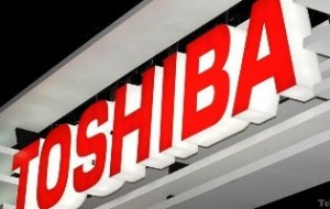 Чистая прибыль компании Toshiba сократилась на 62 процента